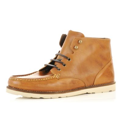tan boat boots