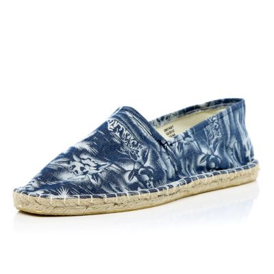 Blue palm print espadrilles