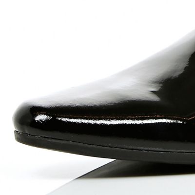 Black patent shoes