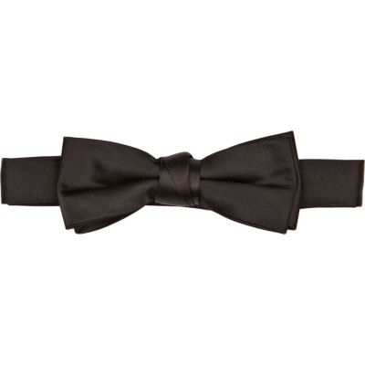Black bow tie