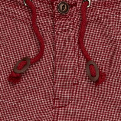 Red window check shorts