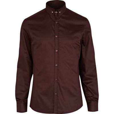 Red tie pin collar shirt