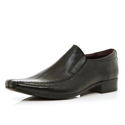 Black stitch detail pointed shoes