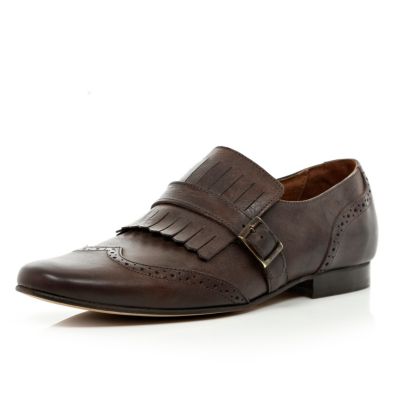Brown fringe buckle pointed brogues 
