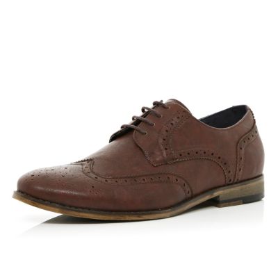 Brown classic lace up brogues