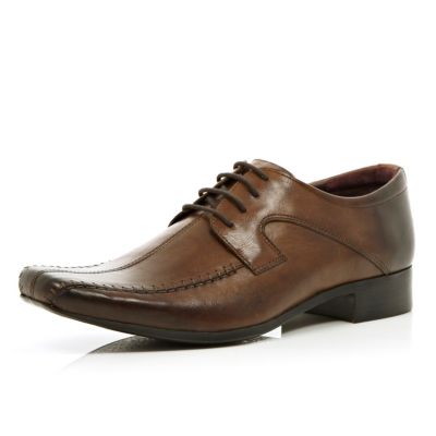 Brown stitched panel square toe lace up shoes