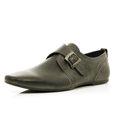 Grey buckle strap pointed shoes