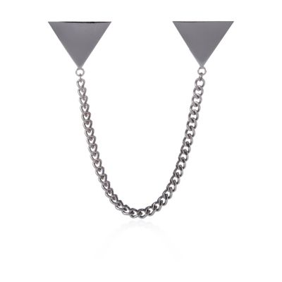Grey metal triangle chain collar tips