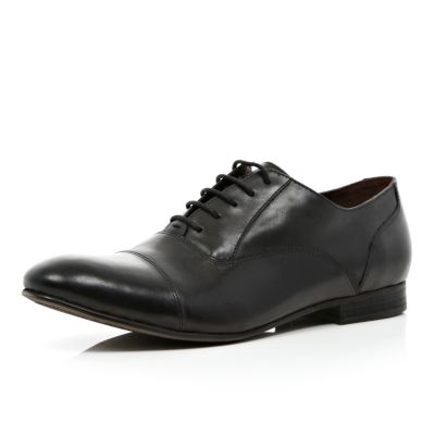 Black toe cap panel lace up shoes