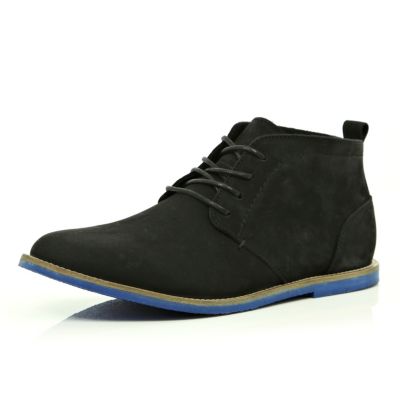 Black contrast sole desert boots