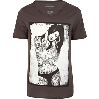 Black tattoo girl print t-shirt