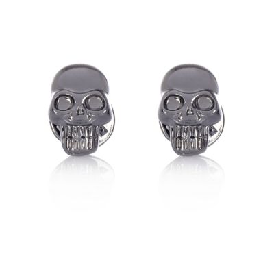 Grey metal skull collar tips