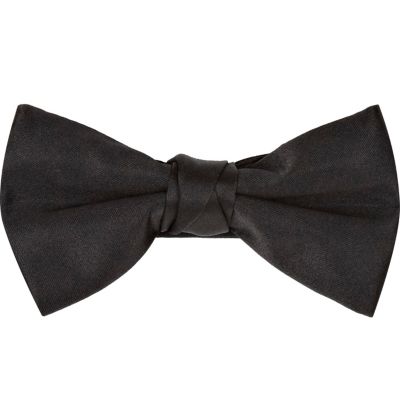 Black bow tie