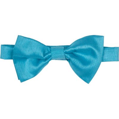 Bright blue bow tie