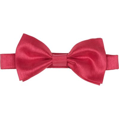 Bright pink bow tie