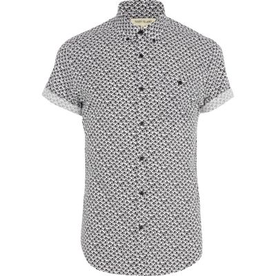 White fan print shirt