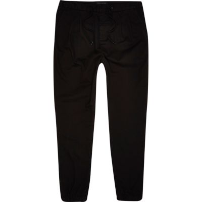 Pantalon de survêtement noir à chevilles resserrées