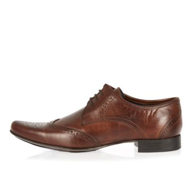 pointed brogues