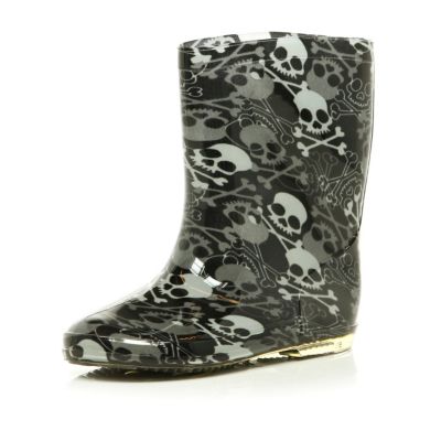 Boys black skull wellington boots