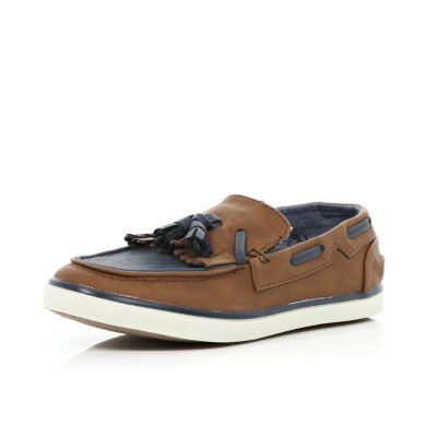 Boys brown tassel boat shoes
