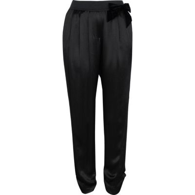 Black peg leg trousers
