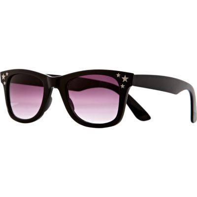 black retro style sunglasses