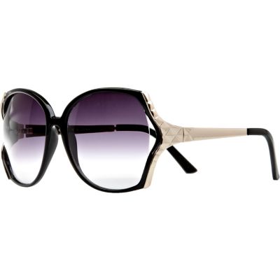 black oversized sunglasses