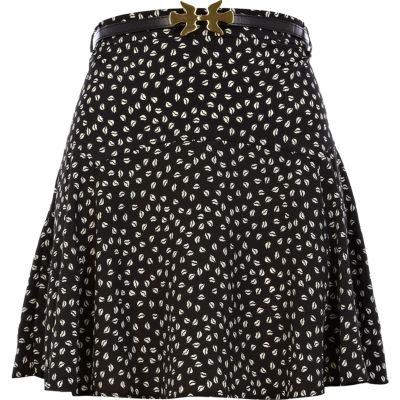 Black lip printed belted mini skirt