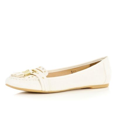 white tassel moccasin shoes