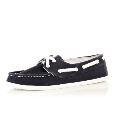 Black boat shoes
