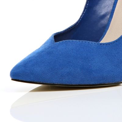 Bright blue pointed slingback shoes