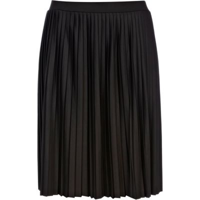 Black pleated skirt