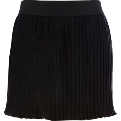 Black pleated mini skirt