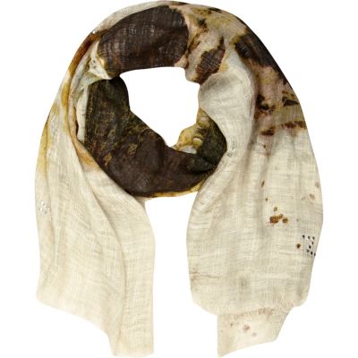 Cream heatseal wolf scarf