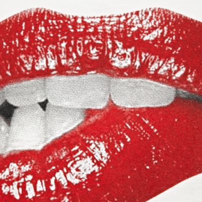 White sexy lips print To the Black t-shirt