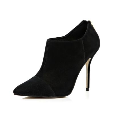 Black pointed stiletto shoe boots