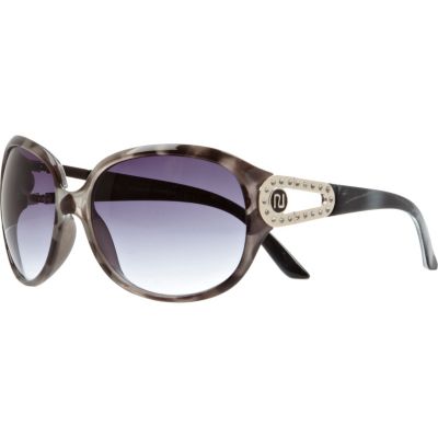 Black tortoise shell oversized sunglasses