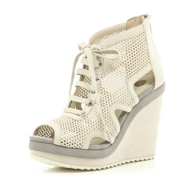 Light grey mesh cut out wedges 