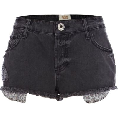 Black leopard pocket denim shorts