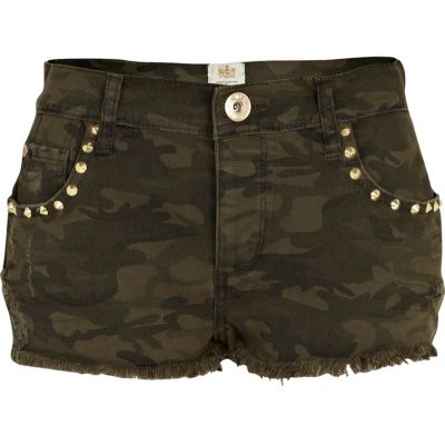 Khaki camo print stud pocket denim shorts 