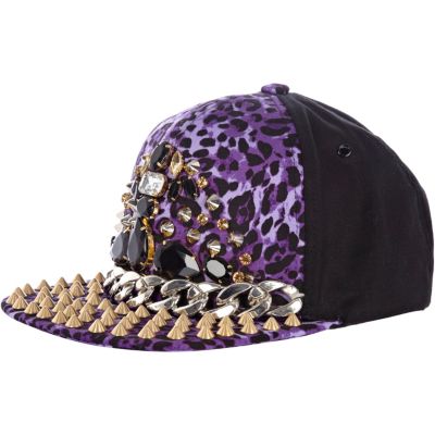 Purple leopard print stud chain trucker hat