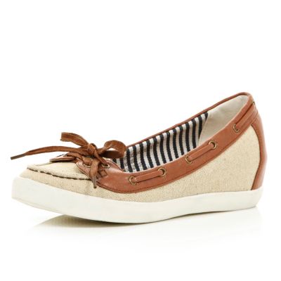 Beige contrast trim hidden wedge boat shoes