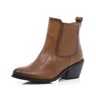 Brown distressed western chelsea boots