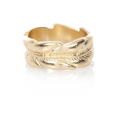 Gold tone leaf thumb ring