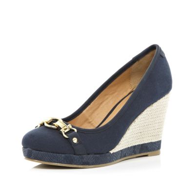 Navy chain front wedge court shoes