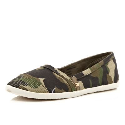Khaki green camo print slip on plimsolls