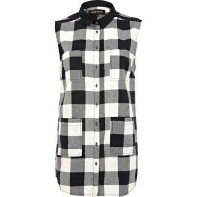 Black and white check sleeveless shirt 