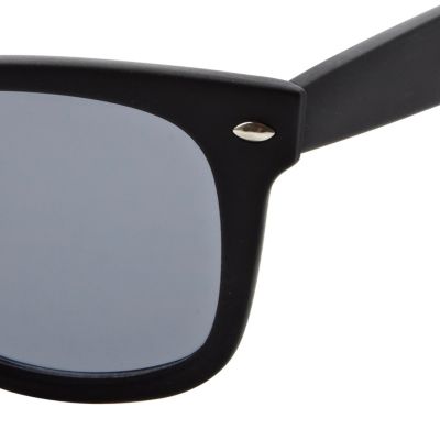 Black matte retro sunglasses