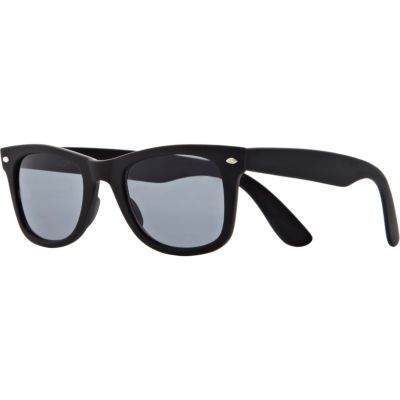 Black matte retro sunglasses