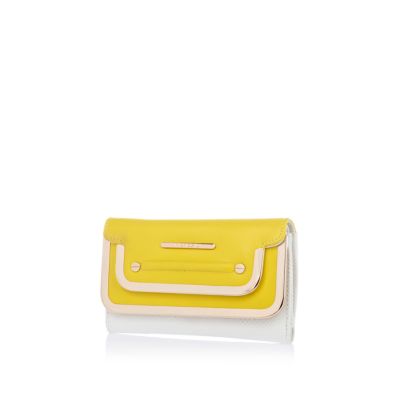 Yellow contrast panel metal bar purse